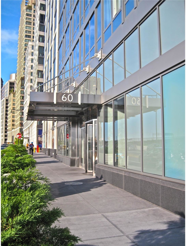 60  Riverside Blvd - Photo 1