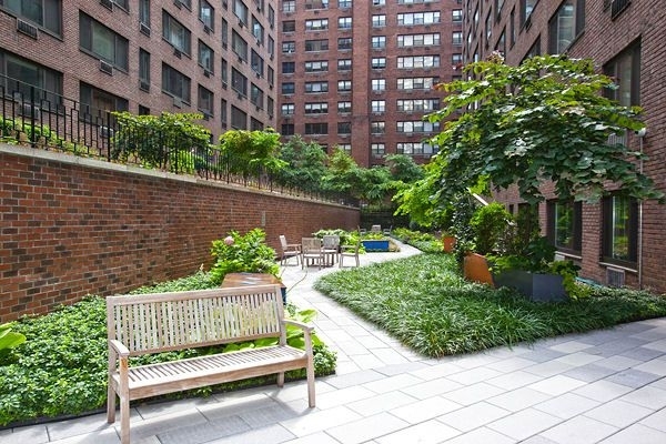 East 64th Street - Photo 4