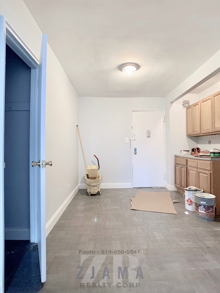 130 East 18th Street - Photo 2