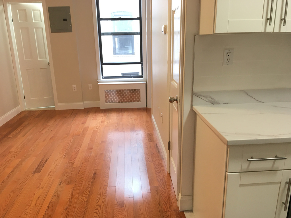 40th St and 43rd Ave - Photo 1