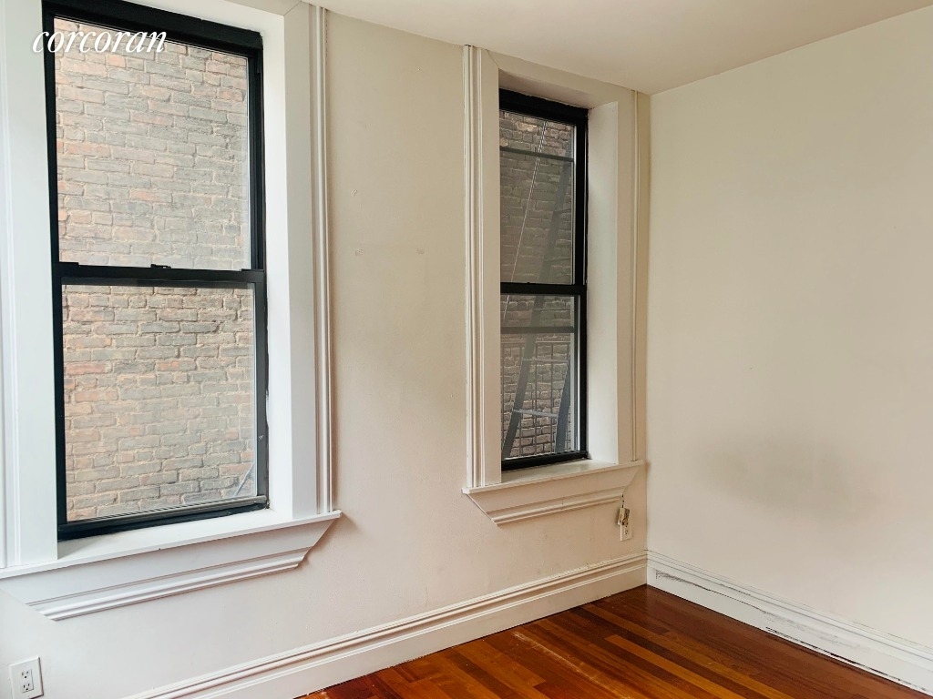 545 East 5th Street - Photo 8