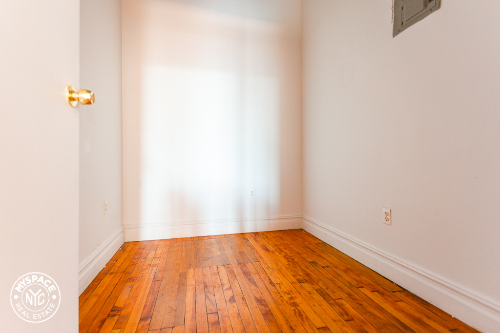 1087 Flushing Ave - Photo 4