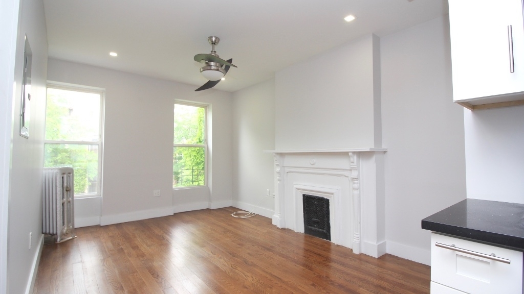 135 Decatur St - Unit: 2R - Photo 2