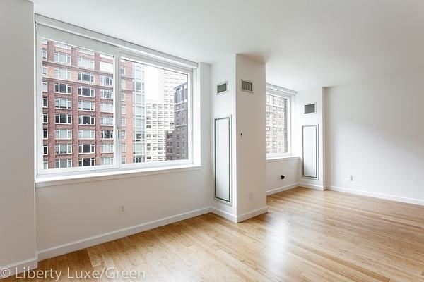 300 North End Avenue - Photo 2