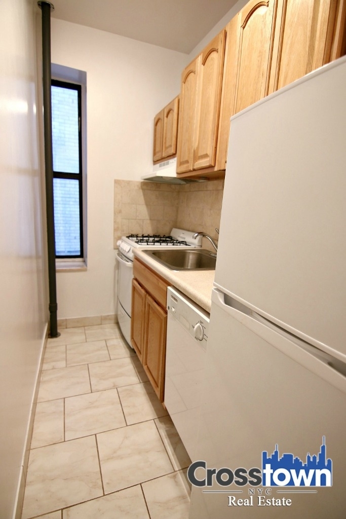 610 West 150th St - Photo 3