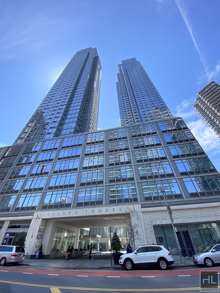 620 West 42nd Street - Photo 6