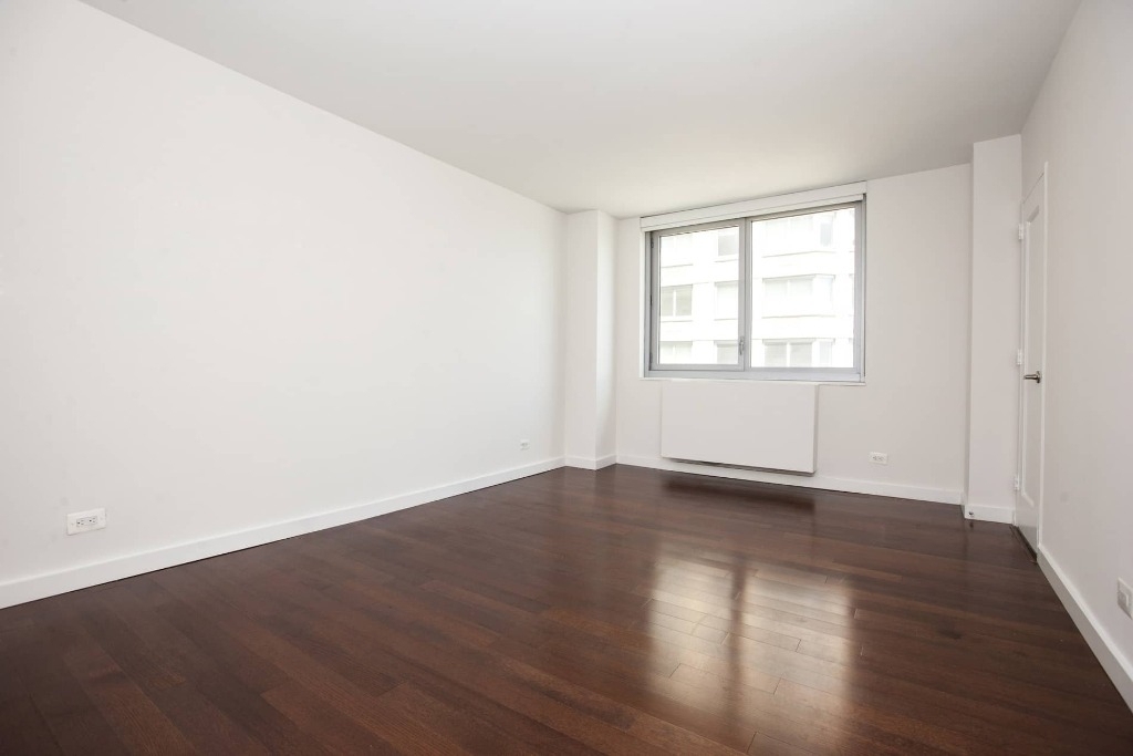 401 East 34th Street - Photo 6