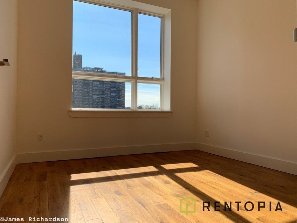 105 Leonard St - Photo 1