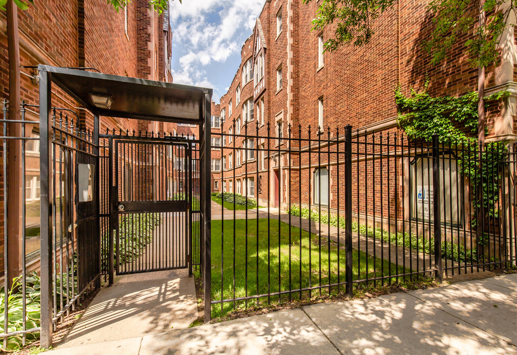 3748 W Irving Park - Photo 7