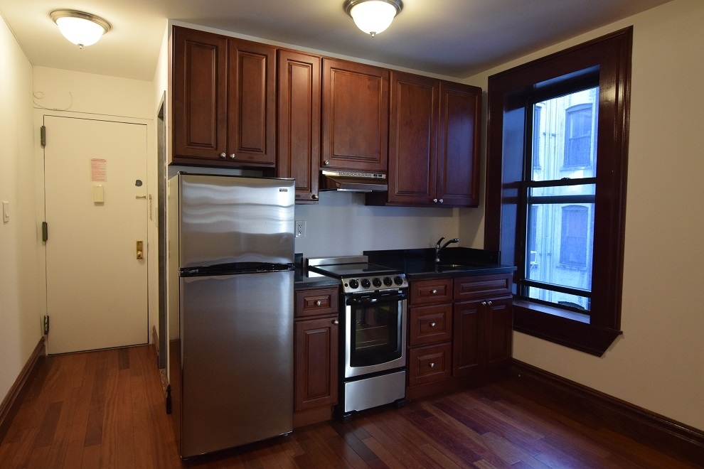 1392 Madison Avenue - Photo 2