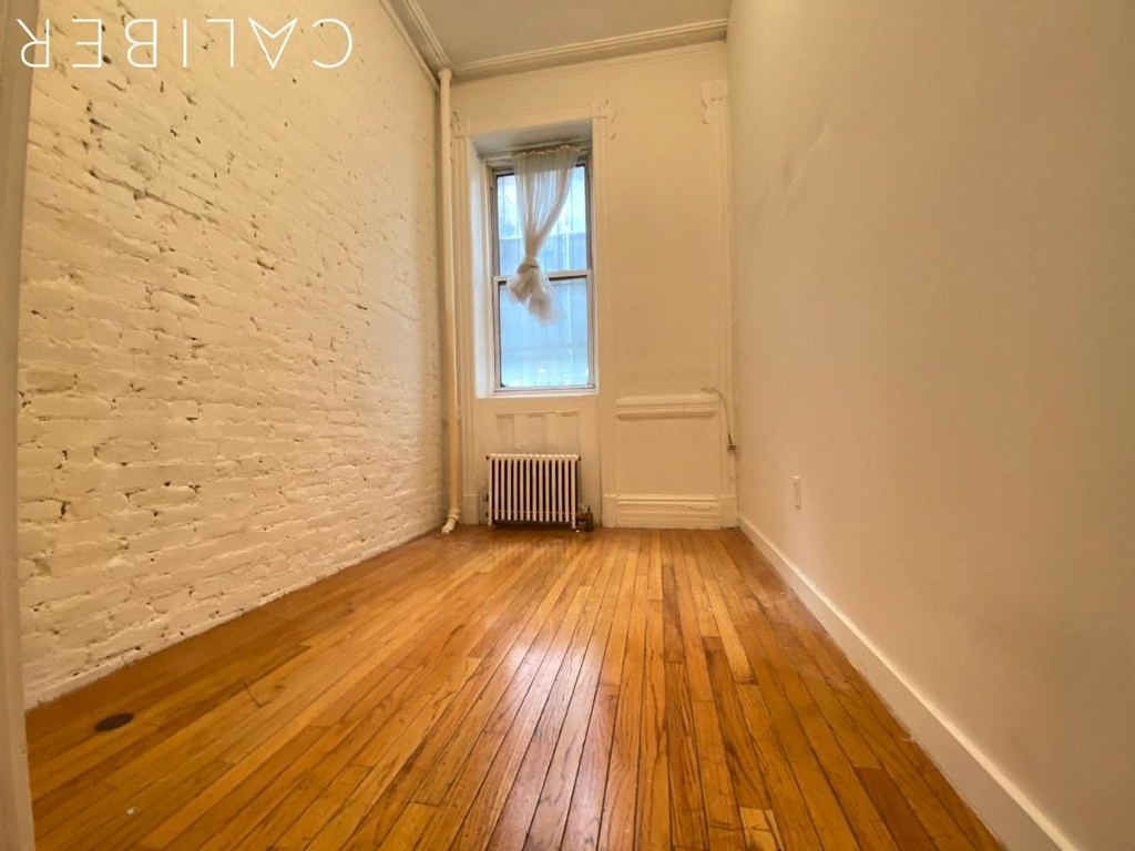 312 East 9th Street - Photo 3