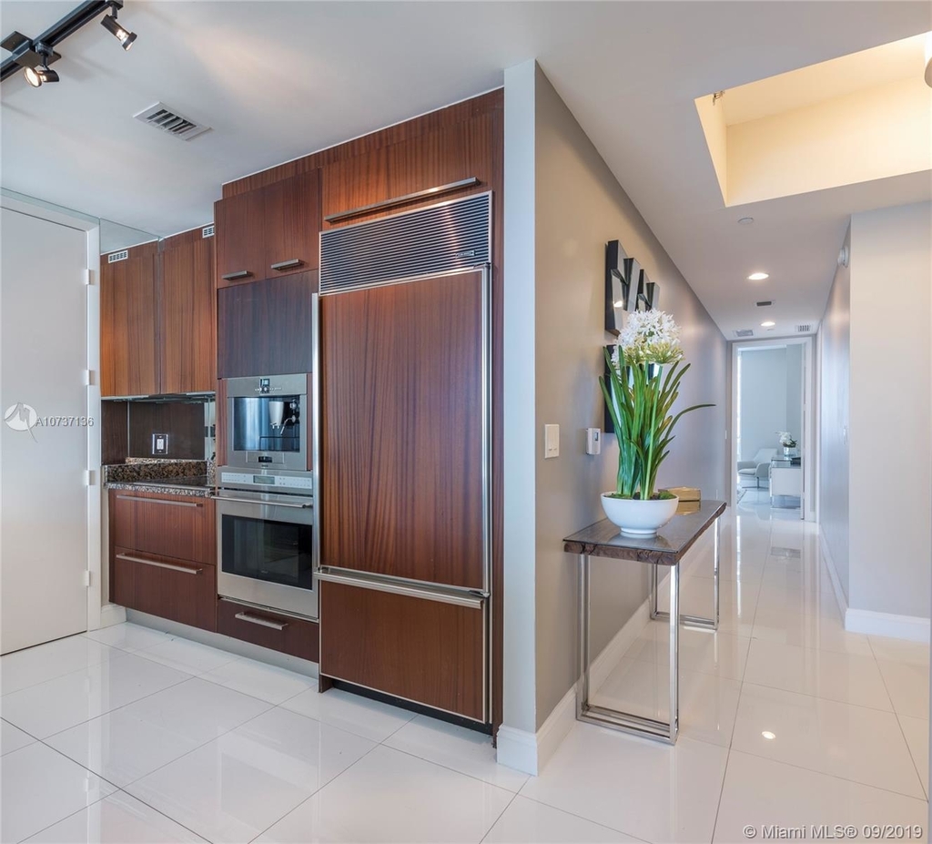 15811 Collins Ave - Photo 4
