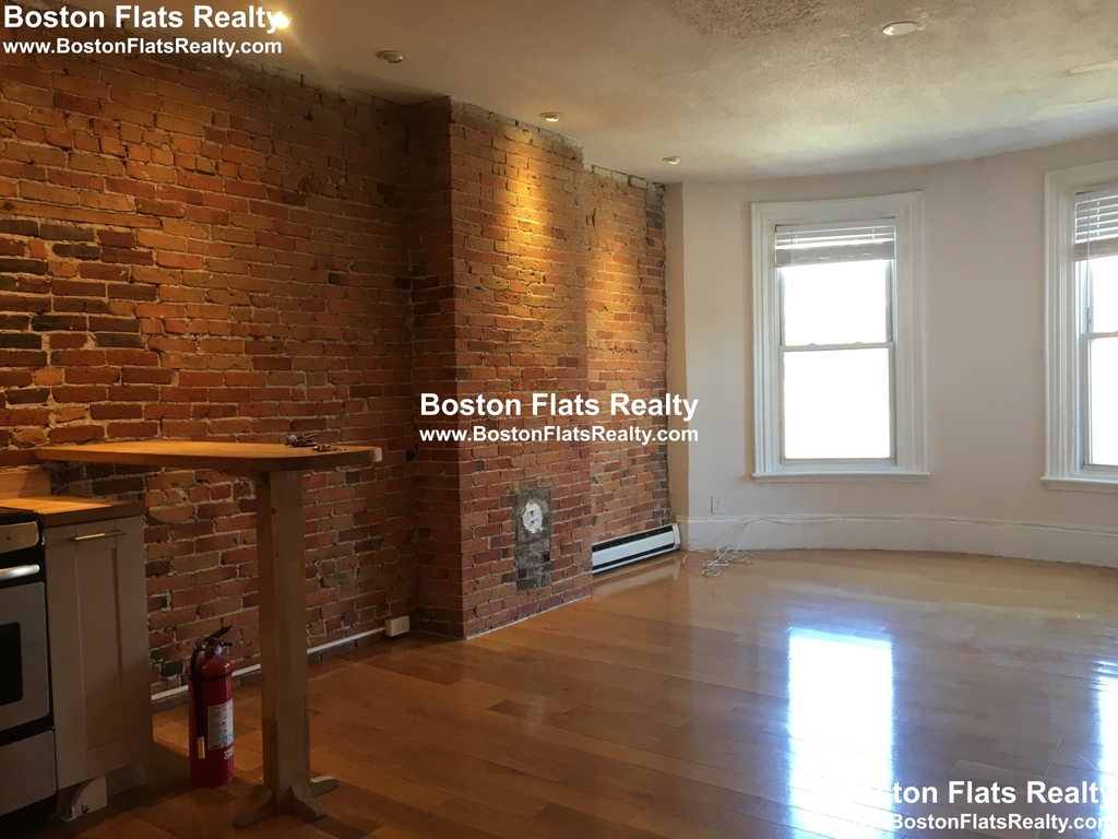 206 Northampton St. - Photo 1