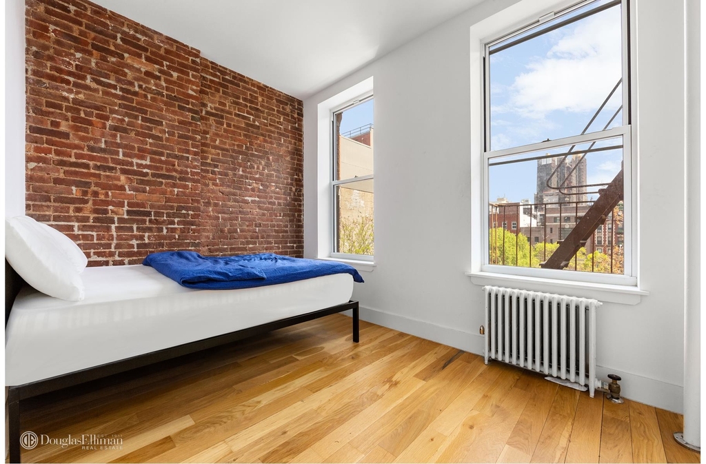 219 Mott St - Photo 2