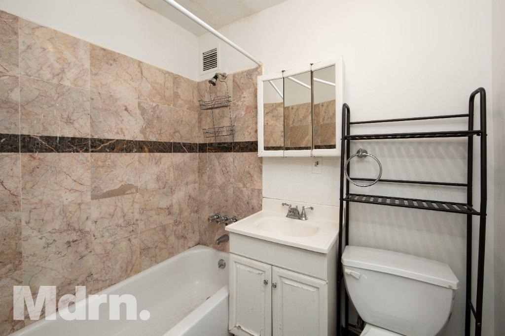 261 West 29th Street - Photo 4