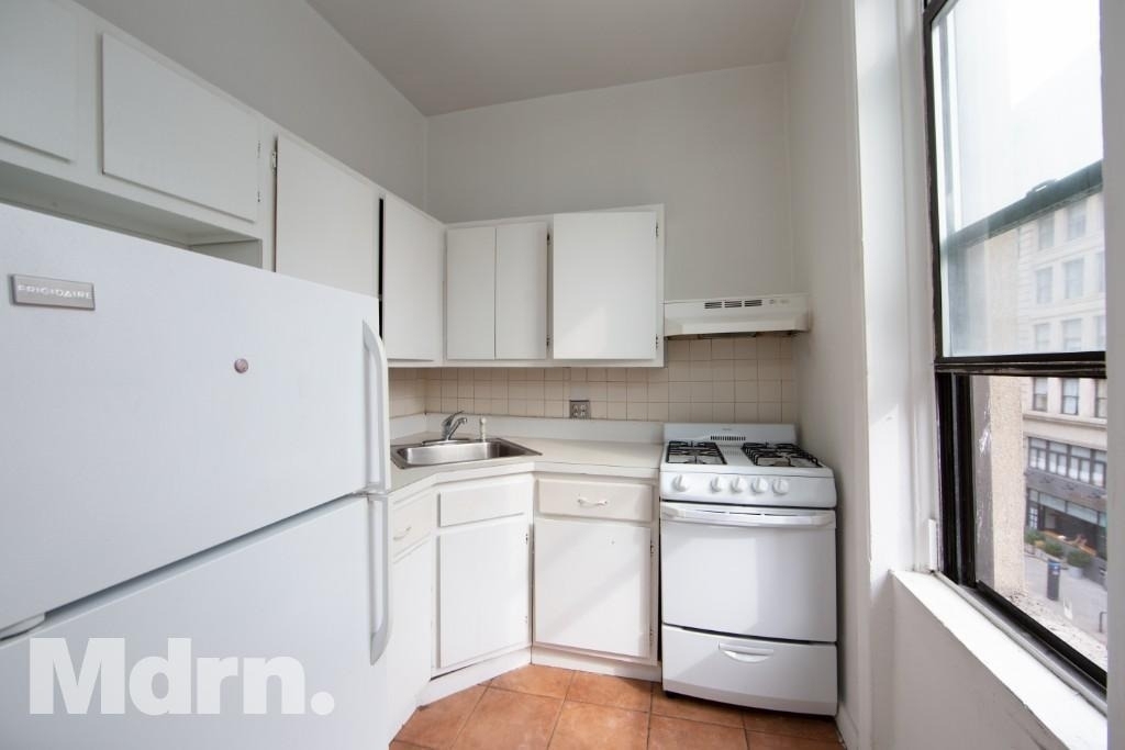 261 West 29th Street - Photo 3