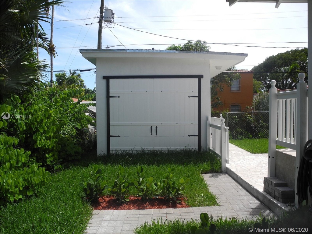 1612 Sw 12th St - Photo 27