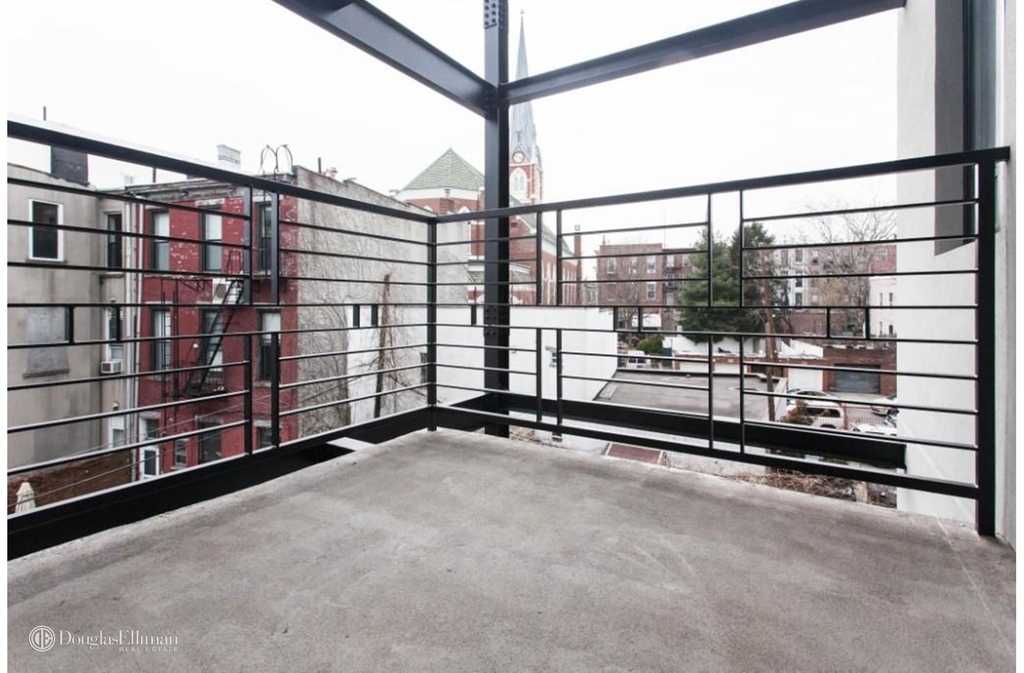 186 Greenpoint Avenue - Photo 4