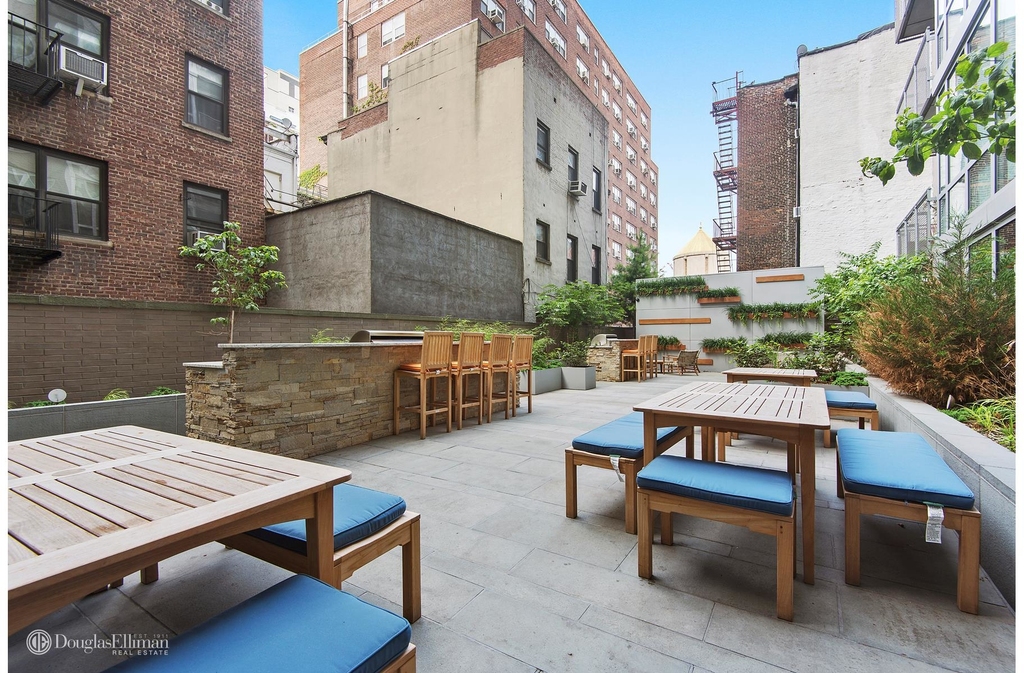 225 East 34th St - Photo 3