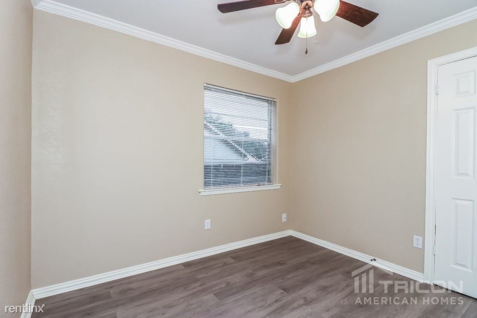 1609 Greendale Court - Photo 11