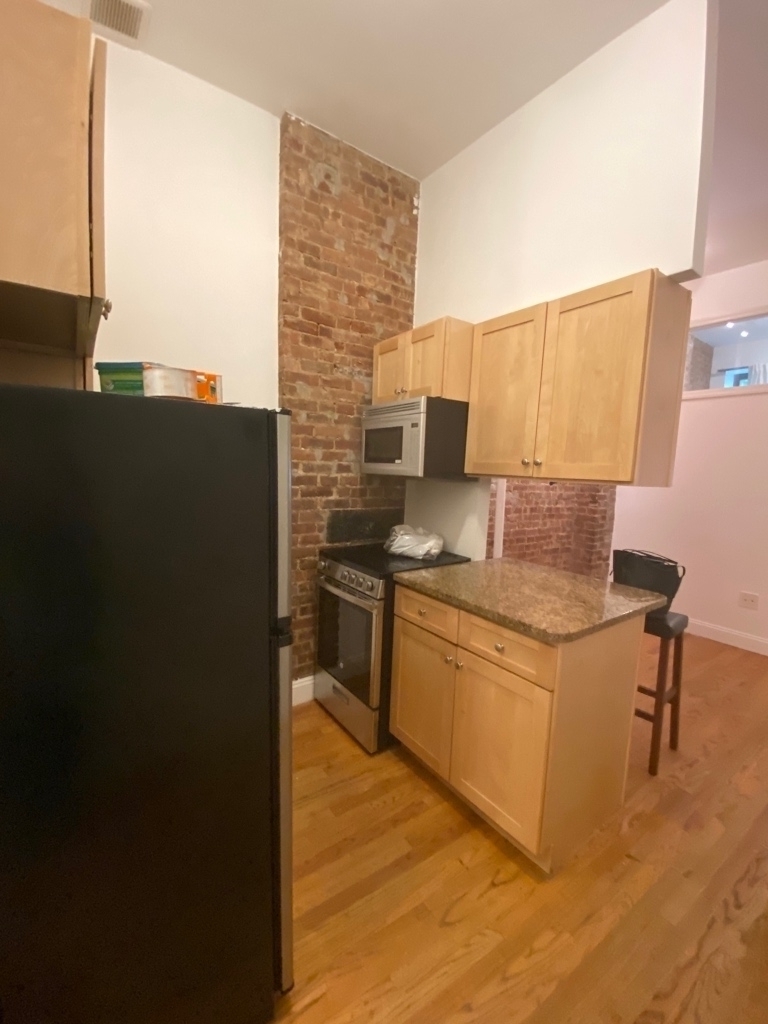 237 West 10th Street - Photo 5