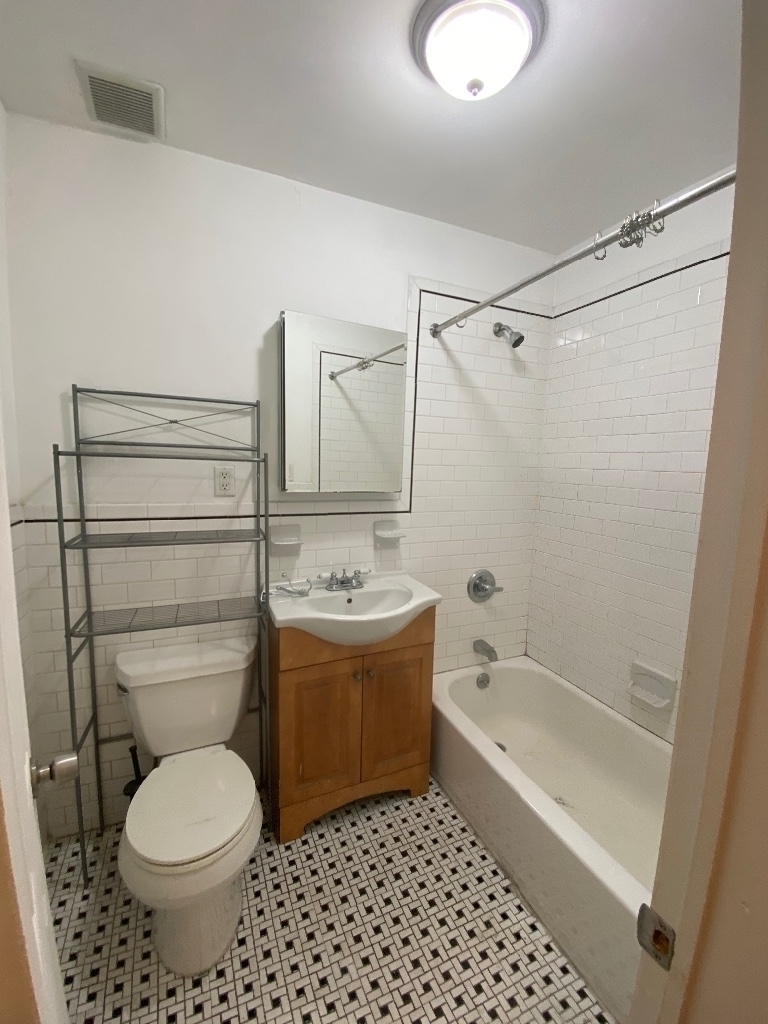 237 West 10th Street - Photo 2