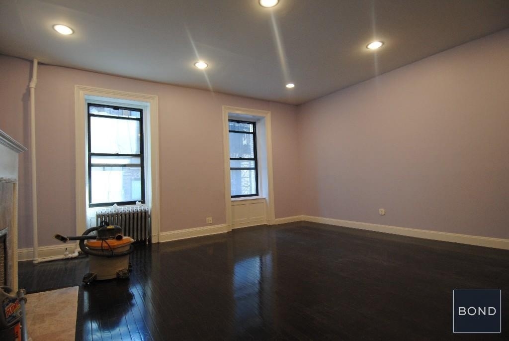 18 West 37th Street - Photo 1