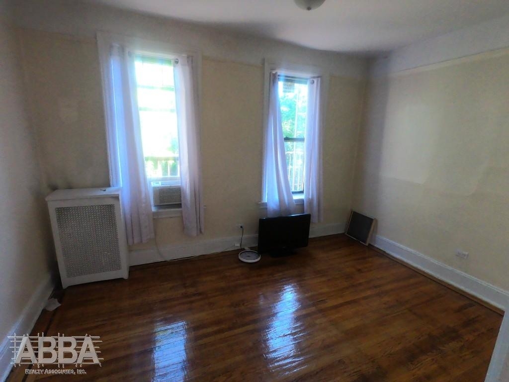 487 Montgomery - Photo 2