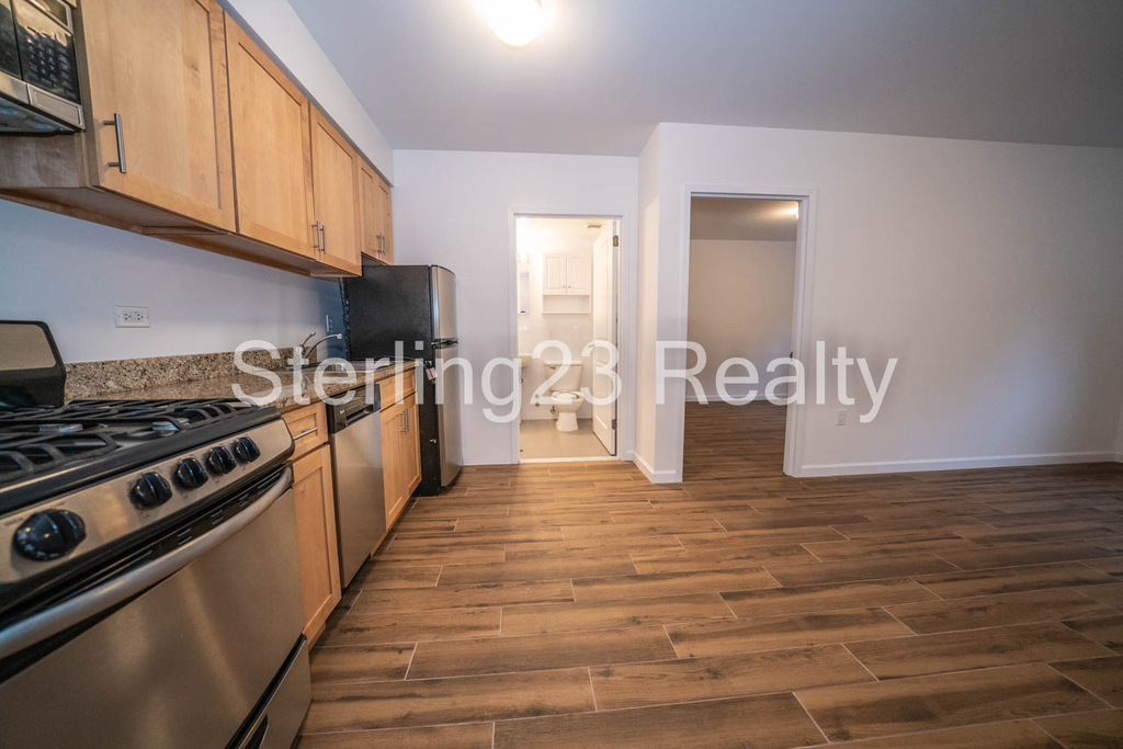 31-72 31st Street - Photo 8