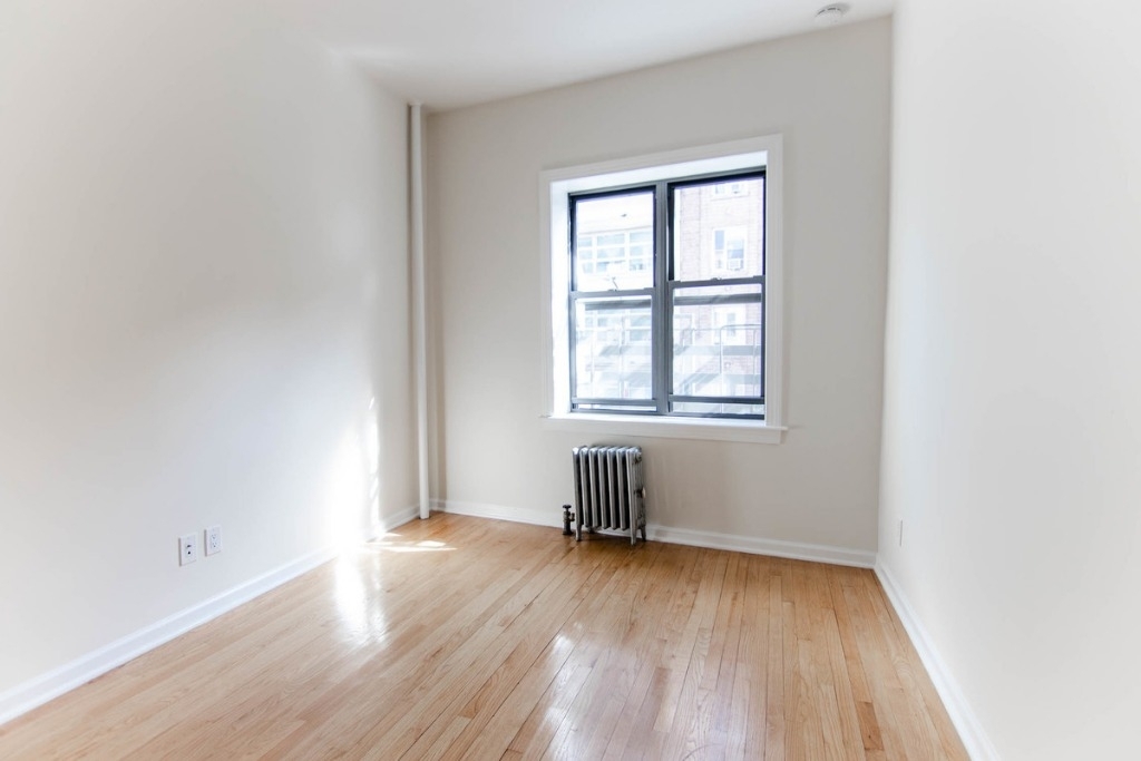 212 Grand Street - Photo 2