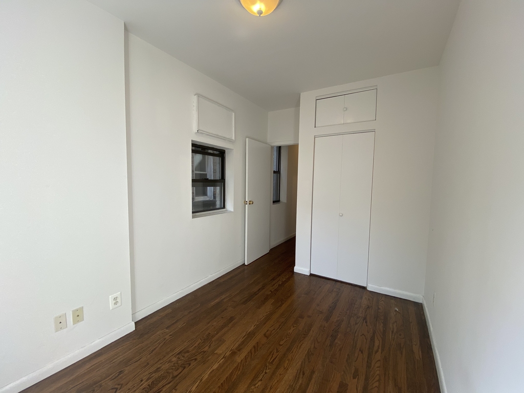 216 East 85 4d - Photo 4