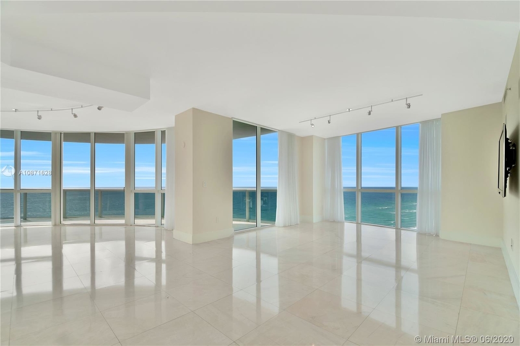 18201 Collins Ave - Photo 3