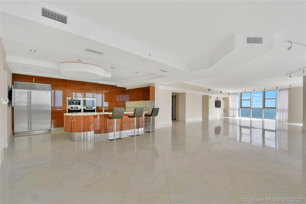 18201 Collins Ave - Photo 5