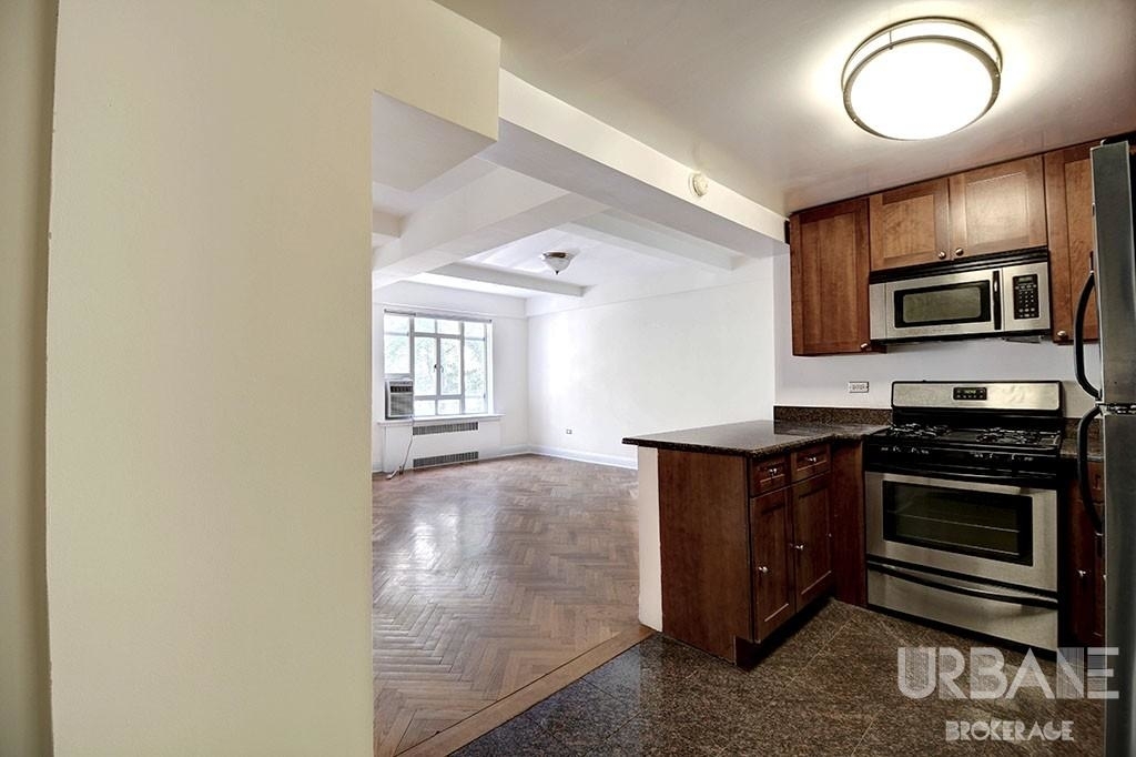 10 West 74th Street - Photo 2