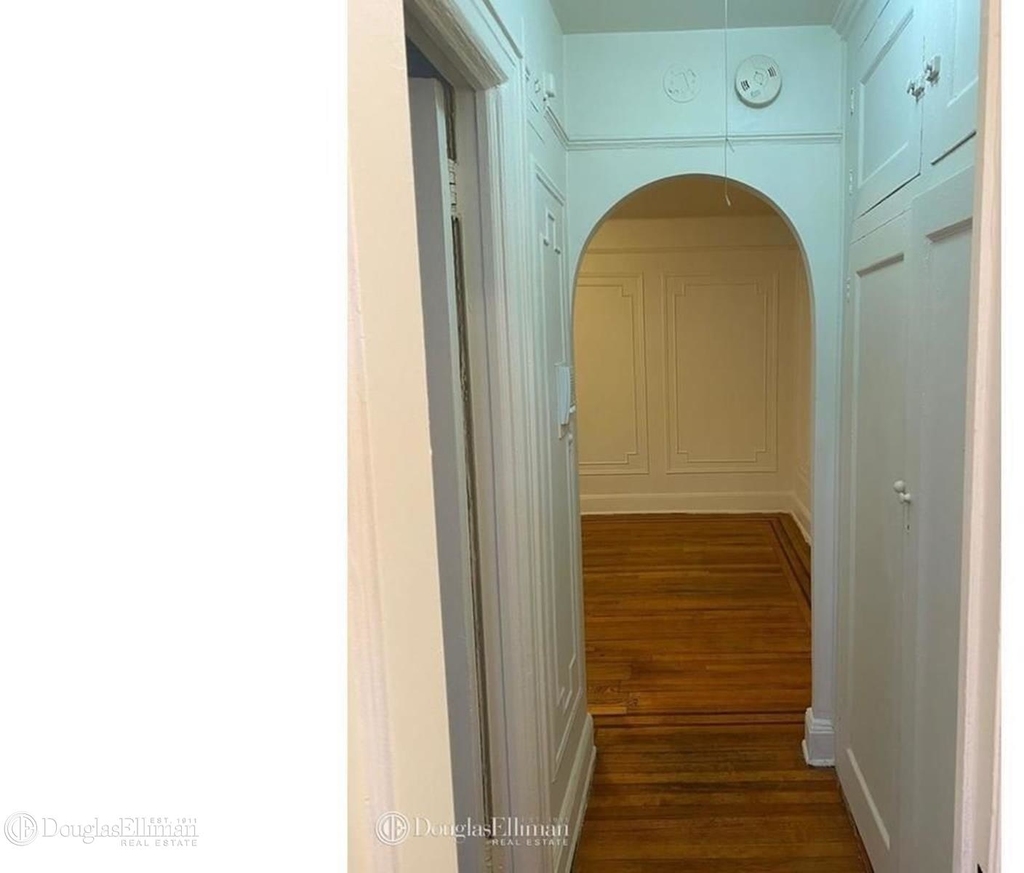 398 East 52nd St - Photo 3