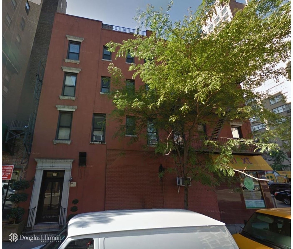 398 East 52nd St - Photo 4