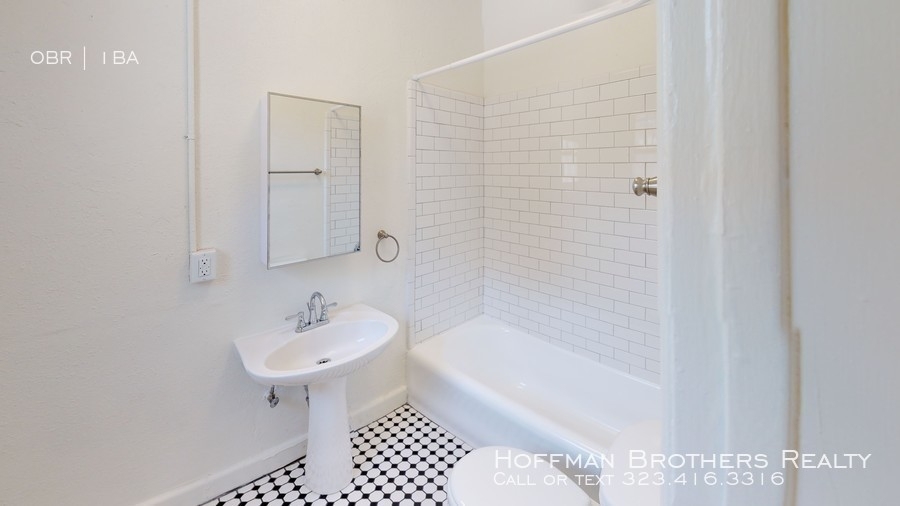 247 N Kenmore Ave - Photo 3