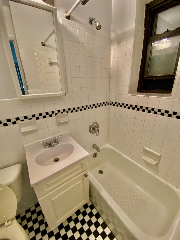 304 East 38th Street - Photo 1