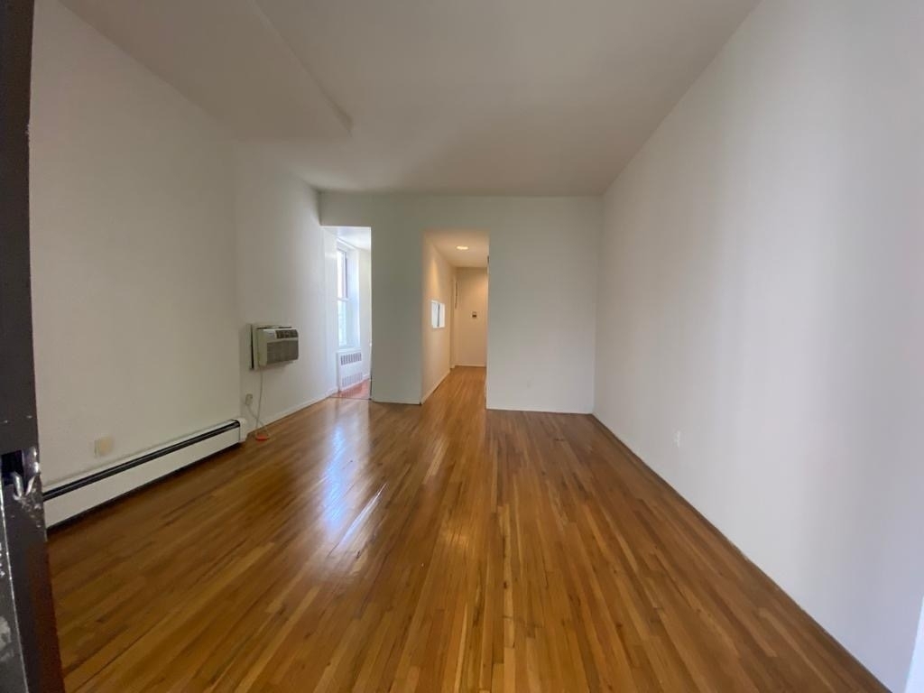 220 East 25th Street - Photo 3