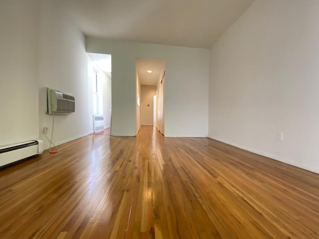 220 East 25th Street - Photo 2