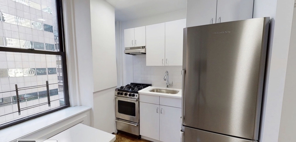 140 East 46 Street  - Photo 2