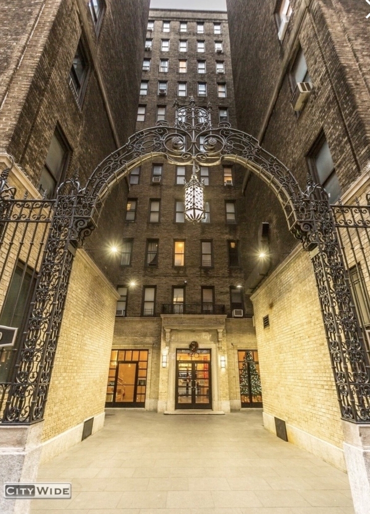 140 East 46 Street  - Photo 7