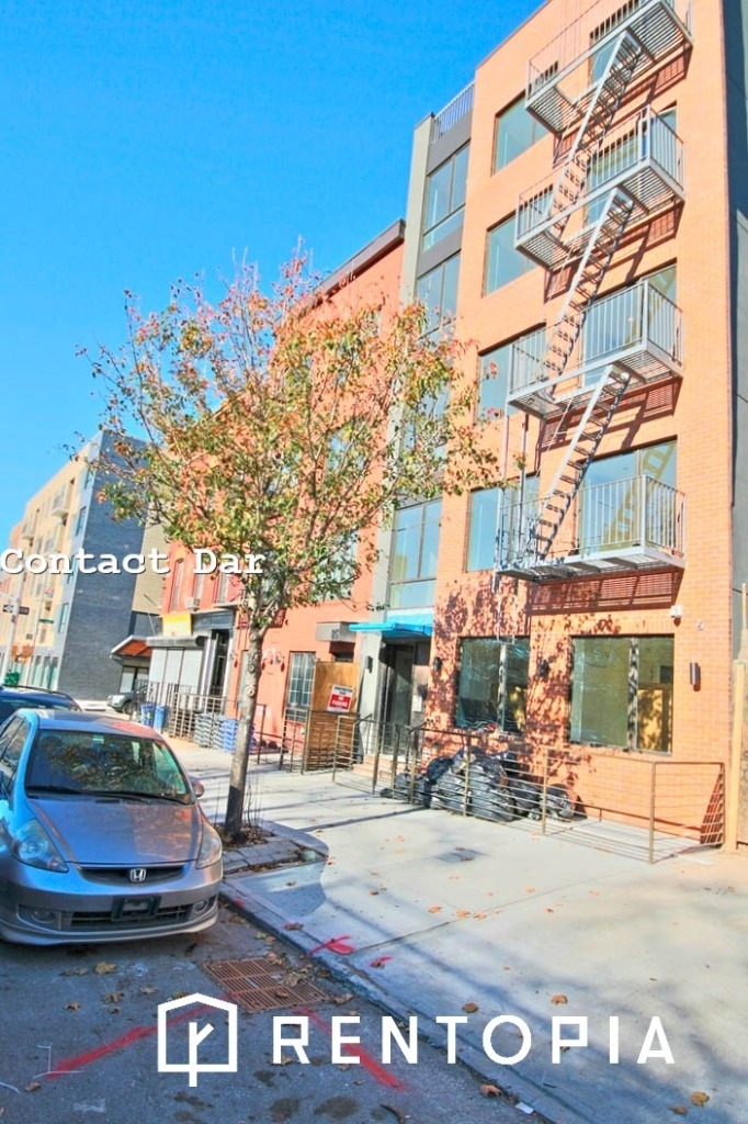 85 Montrose Avenue - Photo 9