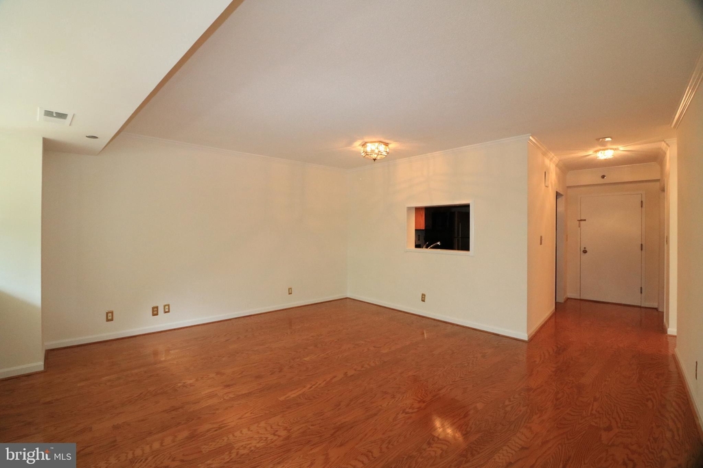 1805 Crystal Drive - Photo 8