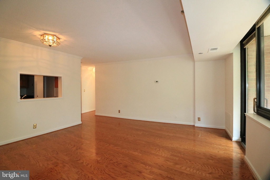 1805 Crystal Drive - Photo 7