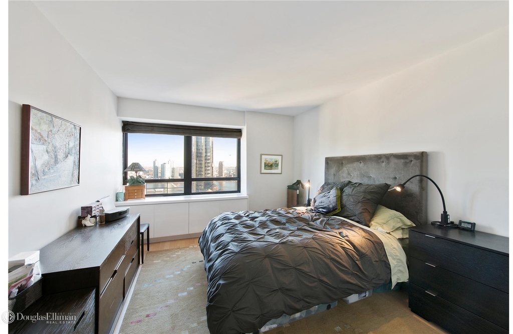 240 East 47th St - Photo 7