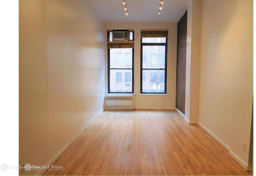 43 East 10th St - Photo 1