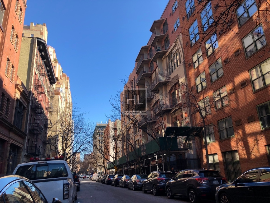 East 22 Street - Photo 19