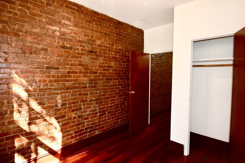 1261 Park Avenue - Photo 6