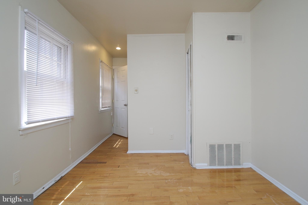 929 Spruce Street - Photo 17